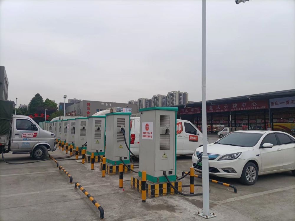 物流公司附近的充電站實景圖