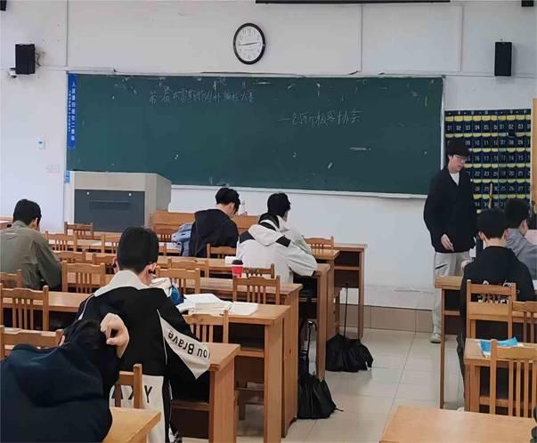 늚cӹ̌W(xu)Ժ(chung)Oͅf(xi)(hu)eеһcZԡ˹ķ̴ِ